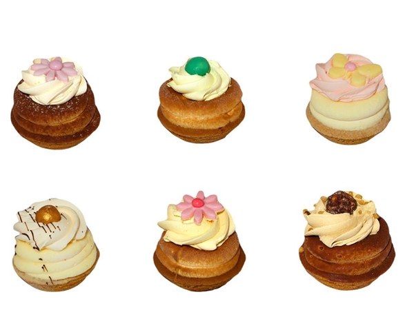 Doosje roompetitfours 9 stuks